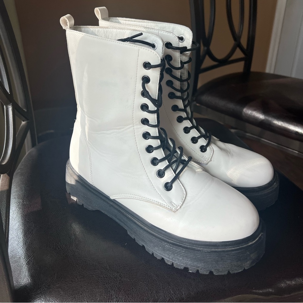 Size 9 Women’s White combat boots